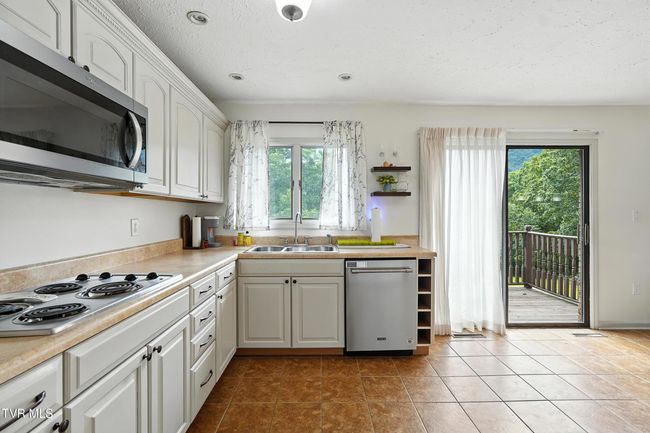 1704 Wildcat Rd, House other with 4 bedrooms, 3 bathrooms and null parking in Big Stone Gap VA | Image 18