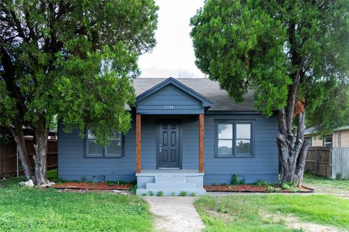 2734 Burchill Rd, Fort Worth, TX, 76105-3011 | Card Image