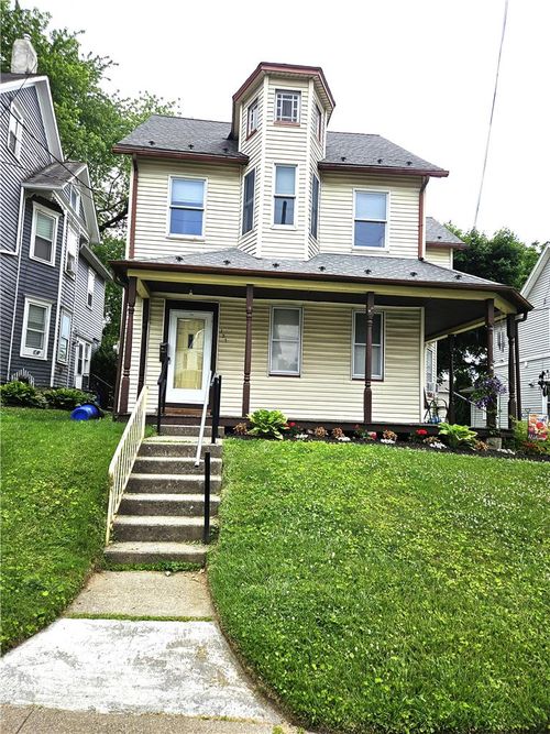 121 N New Street, Nazareth Boro, PA, 18064 | Card Image
