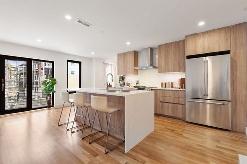 1-6 Devine Way, Boston, MA, 02127-4886 | Card Image