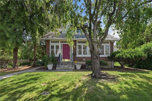 743 6th St, Whitehall, PA, 18052-5811 | Card Image