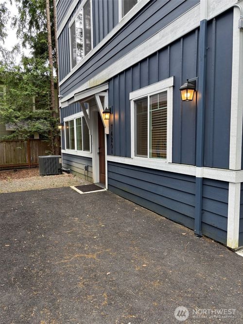 a-7420 Se 27th St, Mercer Island, WA, 98040-2729 | Card Image
