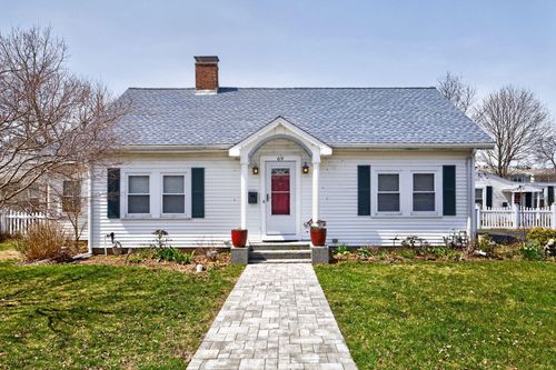 69 Spring St, Hyannis, MA, 02601-3034 | Card Image