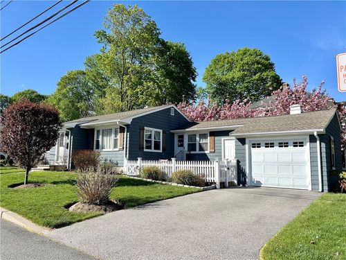 83 Friendship St, East Greenwich, RI, 02818-3206 | Card Image