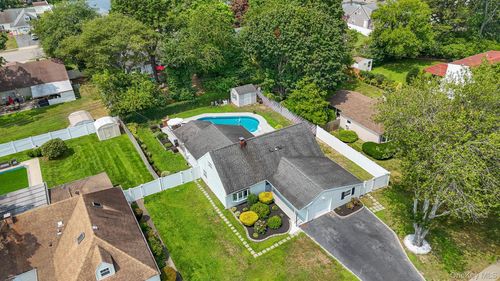 71 Sagebrush Ln, Islandia, NY, 11749-1726 | Card Image