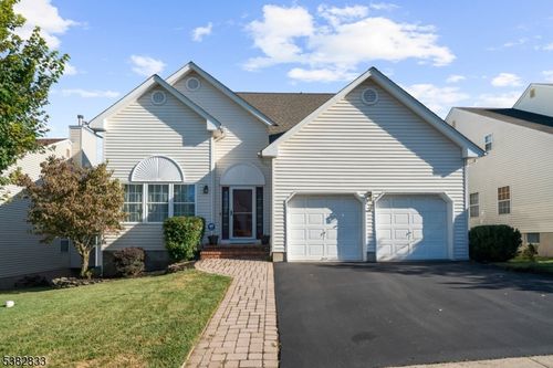 18 Freeman Ln, Bridgewater, NJ, 08807-5602 | Card Image