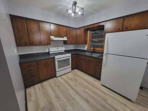 521 N Beech St, Forrest, IL, 61741-9452 | Card Image