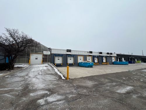 130 N Queen St, Etobicoke, ON, M8Z2E4 | Card Image