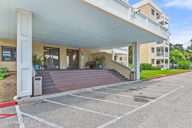 front door area | Image 25