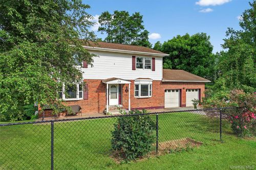 16 Oakland Ave, Chester, NY, 10918-1010 | Card Image