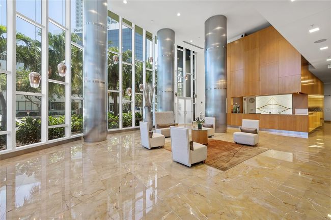 Lobby and 24 hour concierge service | Image 5