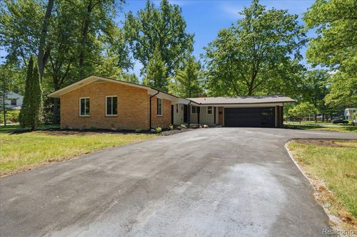 3096 Myddleton Dr, Troy, MI, 48084-1223 | Card Image