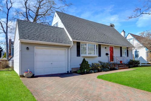 142 Pacific St, Massapequa Park, NY, 11762-2357 | Card Image