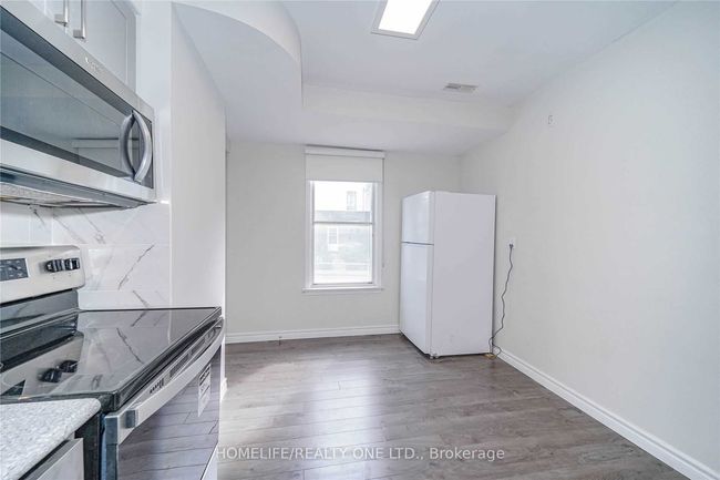 MAIN - 104 Benson Ave, House other with 2 bedrooms, 1 bathrooms and null parking in Toronto ON | Image 17