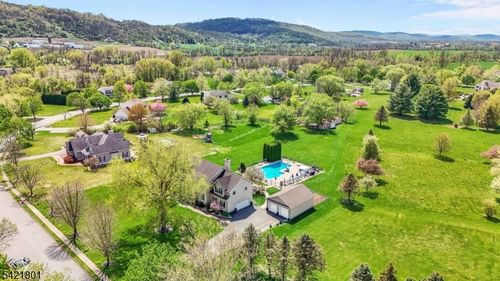 6 Quarry Rd, Stewartsville, NJ, 08886-3107 | Card Image