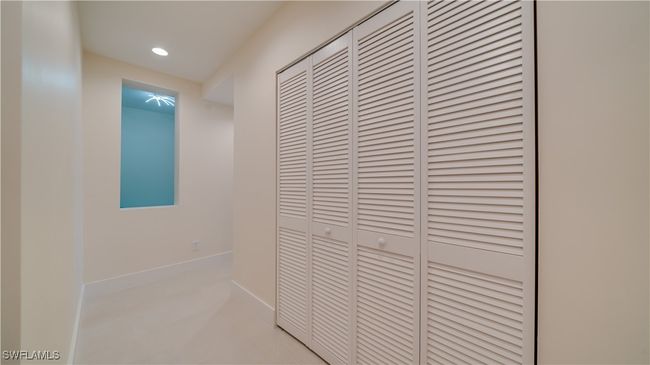 Foyer with Laundry closet | Image 12