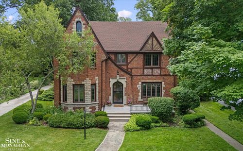 542 Lakepointe St, Grosse Pointe Park, MI, 48230-1702 | Card Image