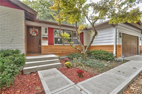 10814 Oak St, Kansas City, MO, 64114-5085 | Card Image