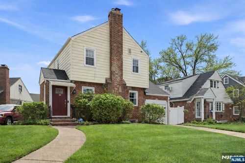 86 Knapp Pl, Englewood, NJ, 07631-4908 | Card Image