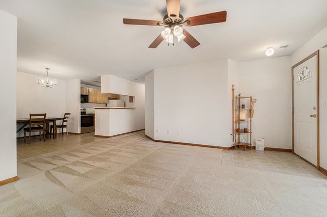 382 Marigold Cir, Condo with 2 bedrooms, 2 bathrooms and null parking in Westland MI | Image 5
