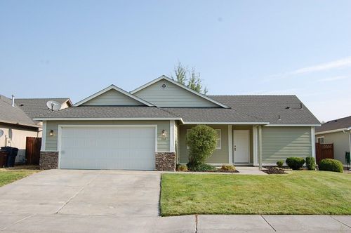 799 Ne Quince Ave, Redmond, OR, 97756-3816 | Card Image