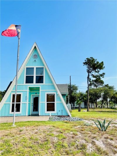 343 Bracht, House other with 2 bedrooms, 2 bathrooms and null parking in Rockport TX | Image 2