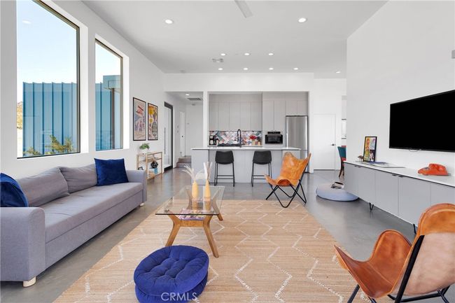Livingroom to Kitchen | Image 16