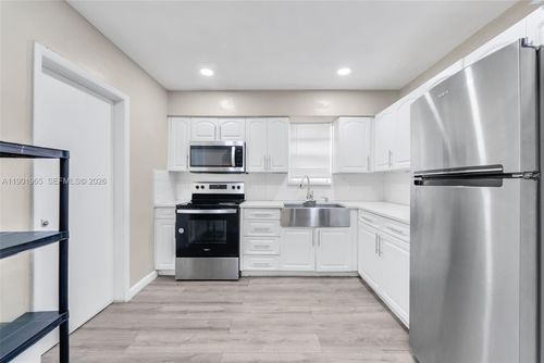 608 Nw 9th St, Hallandale Beach, FL, 33009-2261 | Card Image