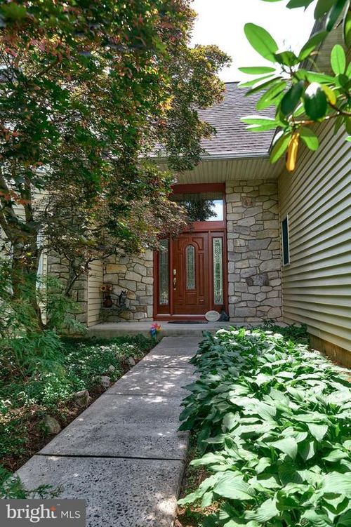 905 Pebble Ln, SOUTHAMPTON, PA, 18966-4307 | Card Image