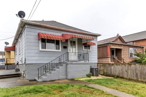 323 Sycamore St, Vandergrift, PA, 15690-1427 | Card Image