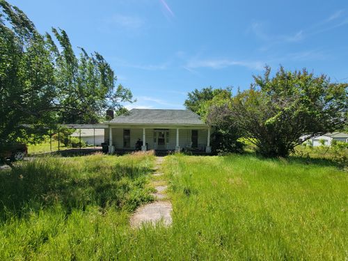 926 E Railroad St, Waverly, TN, 37185-1866 | Card Image