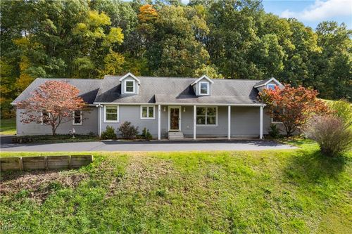 9732 Erie Ave Sw, Beach City, OH, 44608-9725 | Card Image