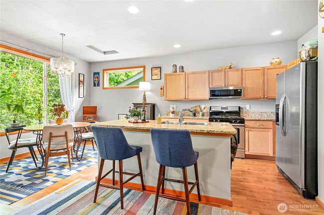 Granite homework bar in the eat-in kitchen | Image 5