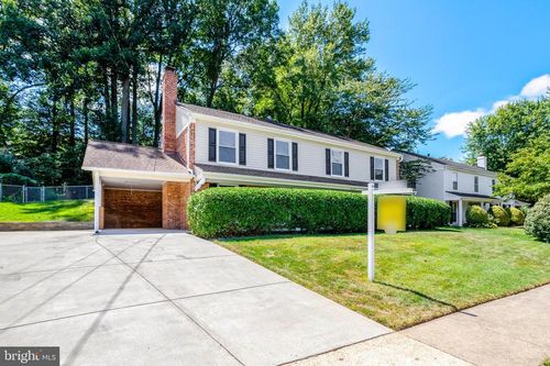 8122 Briar Creek Dr, ANNANDALE, VA, 22003-4638 | Card Image