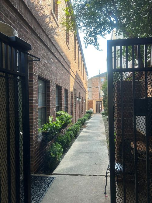 4231 Gilbert Ave, Dallas, TX, 75219-2902 | Card Image