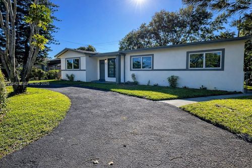 740 Ne 181st St, Miami, FL, 33162-1162 | Card Image