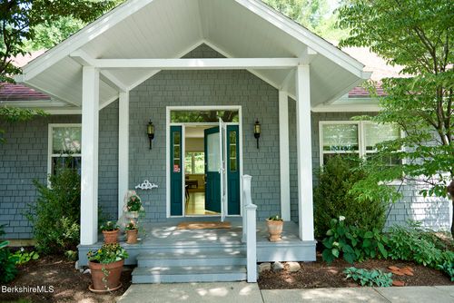 8-11 Prospect Hill Rd, Stockbridge, MA, 01262 | Card Image