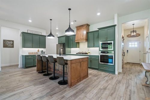 10301 Two Lakes Dr, Yukon, OK, 73099-3720 | Card Image