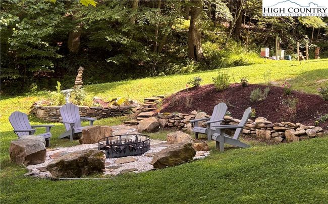 Driveway goes around house | Image 16