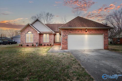 144 Tammy Gaines Ln, Huntsville, AL, 35811-8951 | Card Image