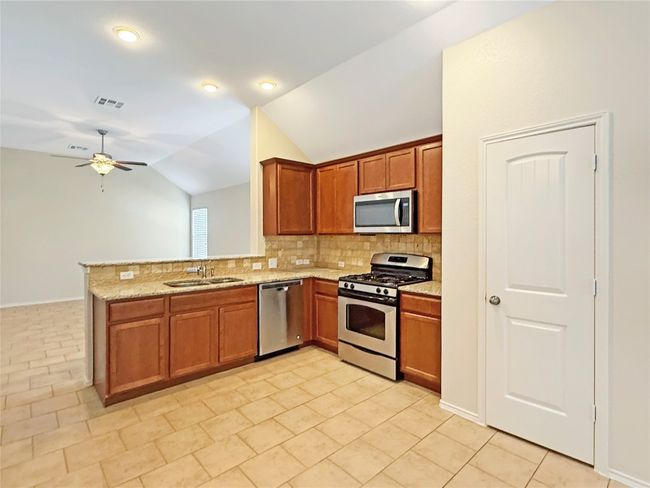 nice-size pantry | Image 8