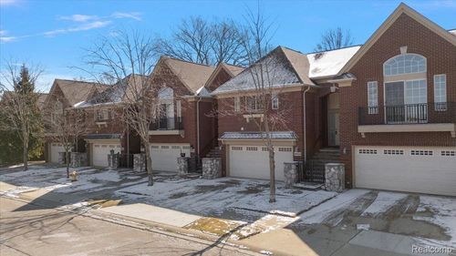 16832 Kensington Dr, Macomb, MI, 48044-4092 | Card Image