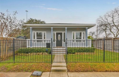 902 E 32nd St, Houston, TX, 77022-5823 | Card Image
