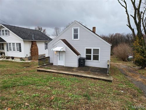 911 Lehmen Dr, Chester, IL, 62233-1265 | Card Image