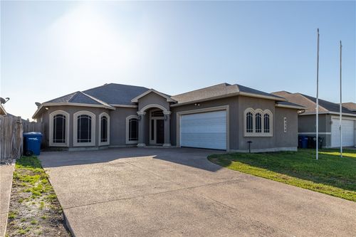 8314 Excalibur Rd, Corpus Christi, TX, 78414-6001 | Card Image