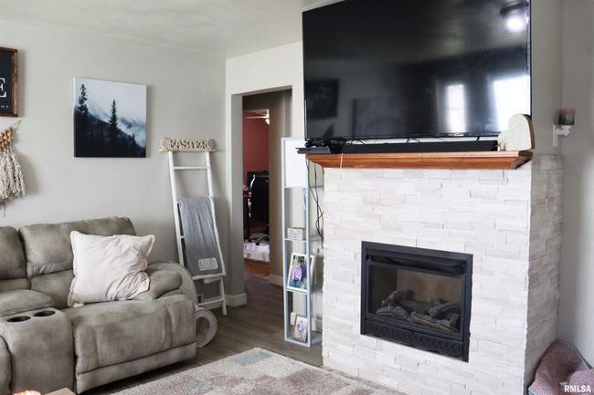 558 E Prospect St, House other with 3 bedrooms, 3 bathrooms and null parking in Farmington IL | Image 18