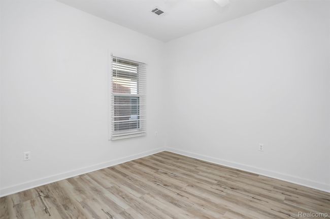 10-791 E Grand Blvd Detroit 0019.jpg | Image 15