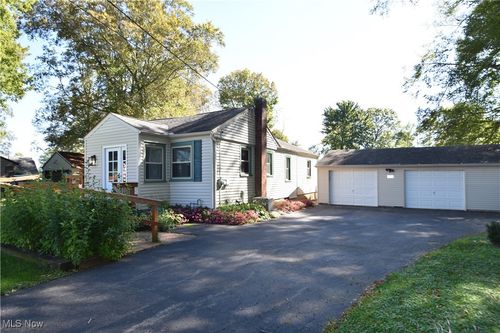 5589 Middletown Rd E, New Middletown, OH, 44442-9401 | Card Image