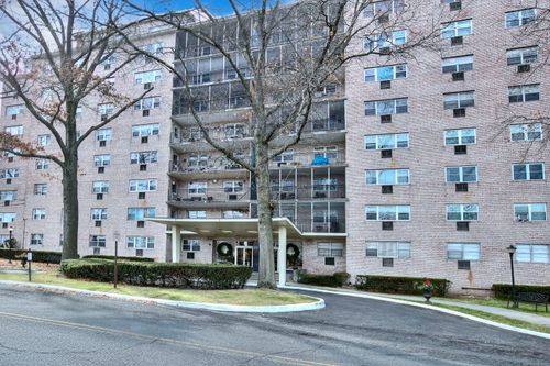 5d-25 Cartright St, Bridgeport, CT, 06604-2018 | Card Image