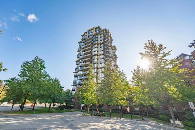 1002 - 11 E Royal Avenue, Condo with 2 bedrooms, 2 bathrooms and 2 parking in New Westminster BC | Image 1